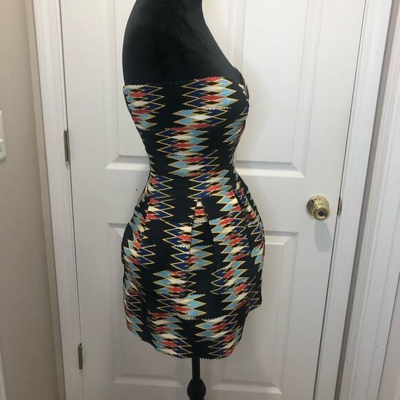Luxxel strapless geometric design mini cocktail party dress, size small - Picture 6 of 10
